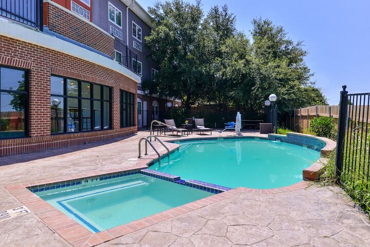 Pool 11 of 52