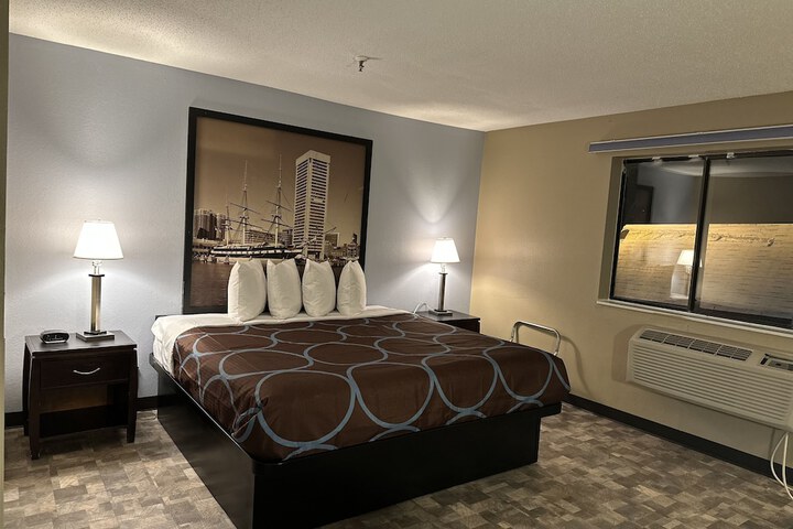 Room 7 of 14