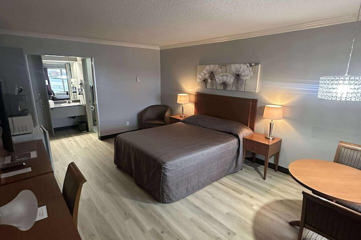 Room 10 of 34