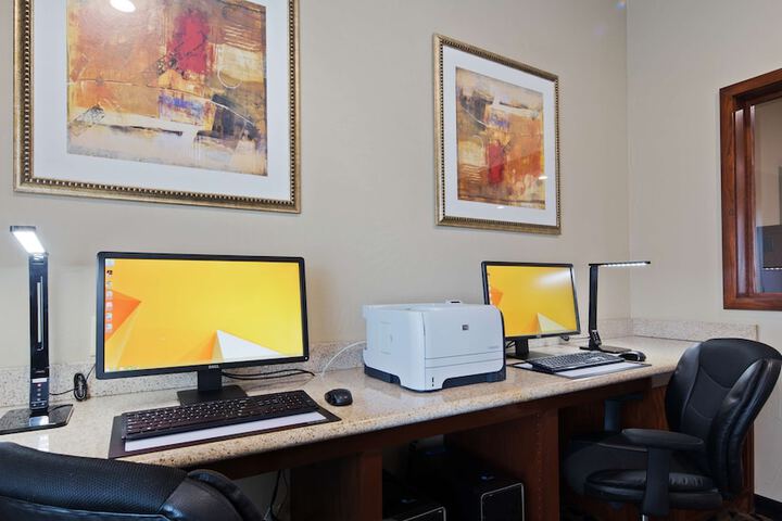 Business Center 20 of 20