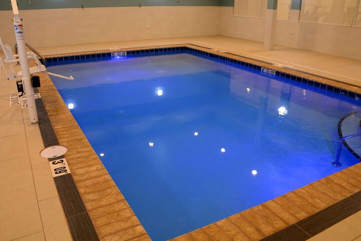 Holiday Inn Express & Suites Pittsburgh - Monroeville by IHG
