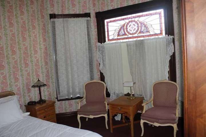 Room 6 of 27