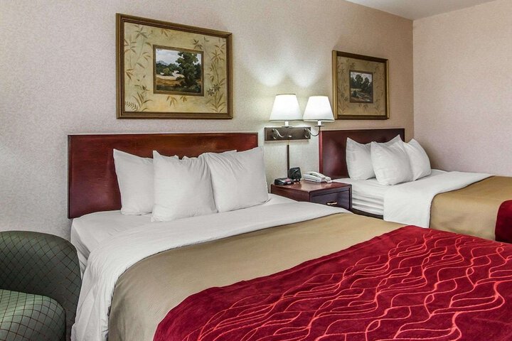 Quality Inn & Suites Fort Madison near Hwy 61