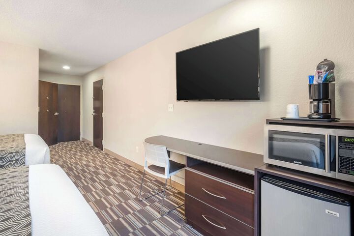Room 33 of 43