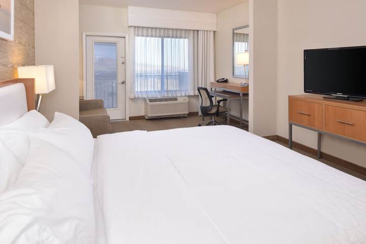 Holiday Inn Express & Suites Pocatello by IHG