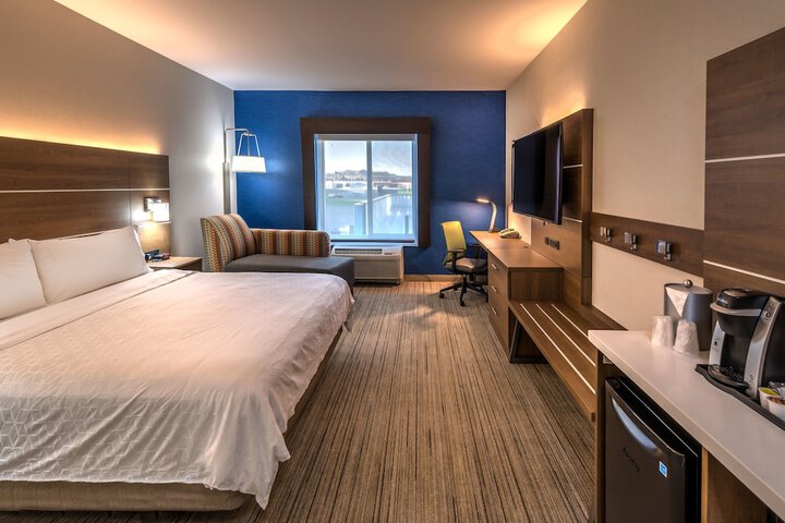 Room 10 of 26