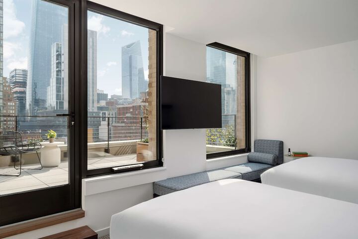 Room 32 of 62