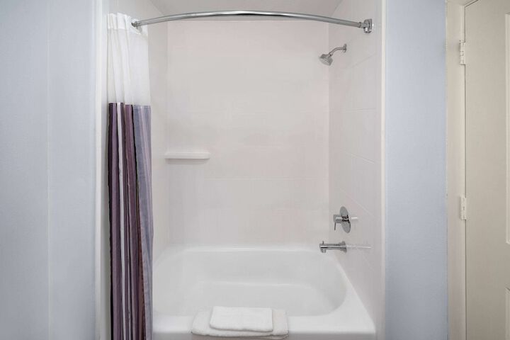 Room 32 of 59