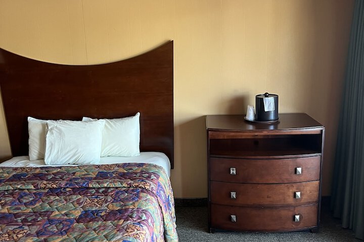 Room 346 of 443