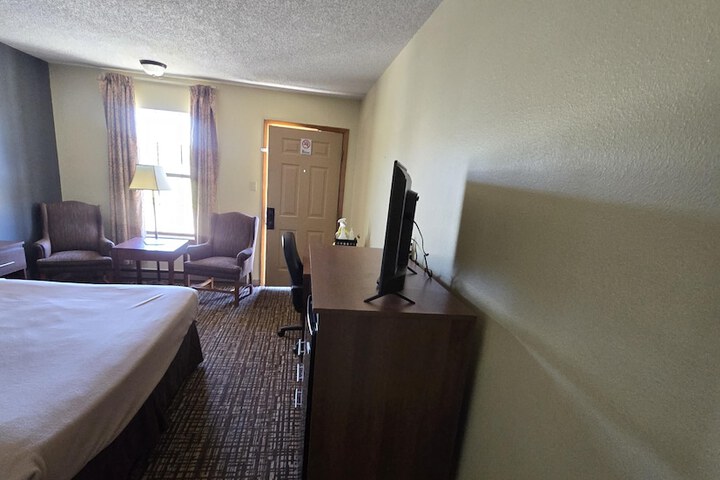 Room 32 of 81