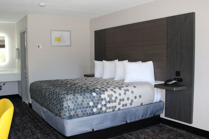 Landsford Inn