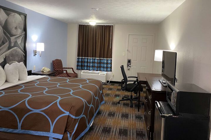 Room 11 of 16
