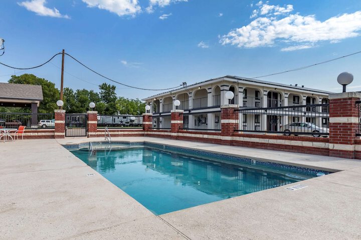 Pool 15 of 42