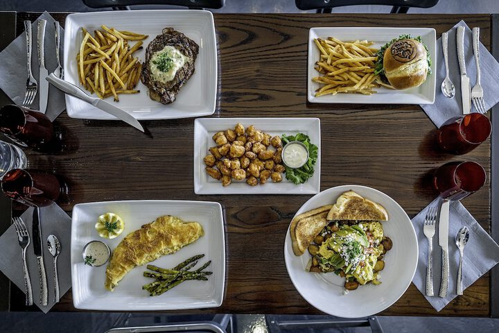 Dining 51 of 58