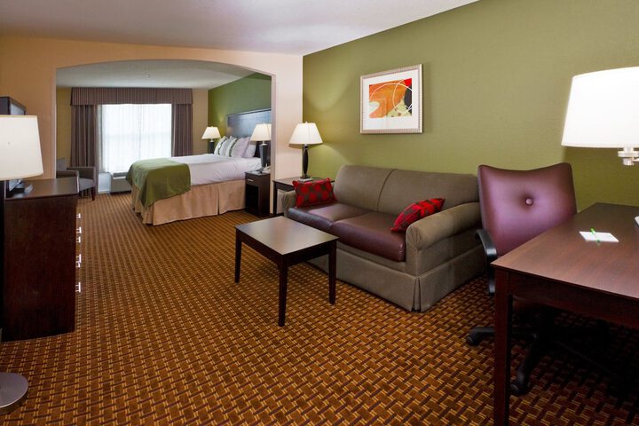 Room 21 of 34
