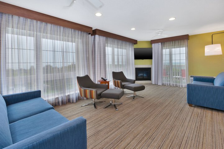 Holiday Inn Express & Suites Petoskey by IHG