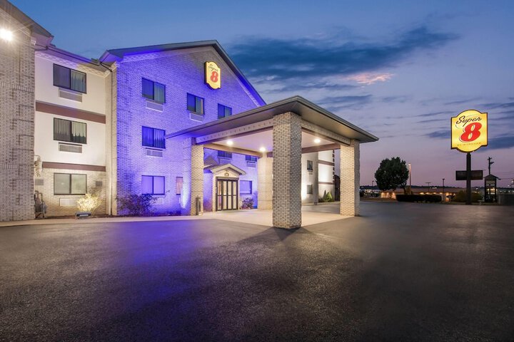 Super 8 by Wyndham Uniontown PA
