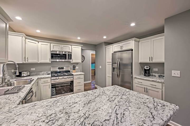 Updated Twin Lakes Cottage Walk to Lake Mary