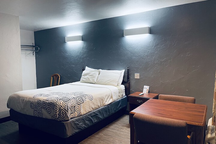 Room 27 of 37