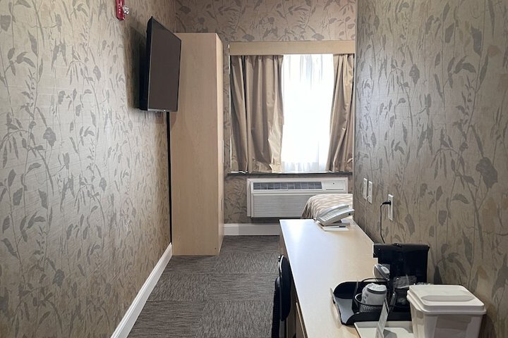 Room 17 of 45