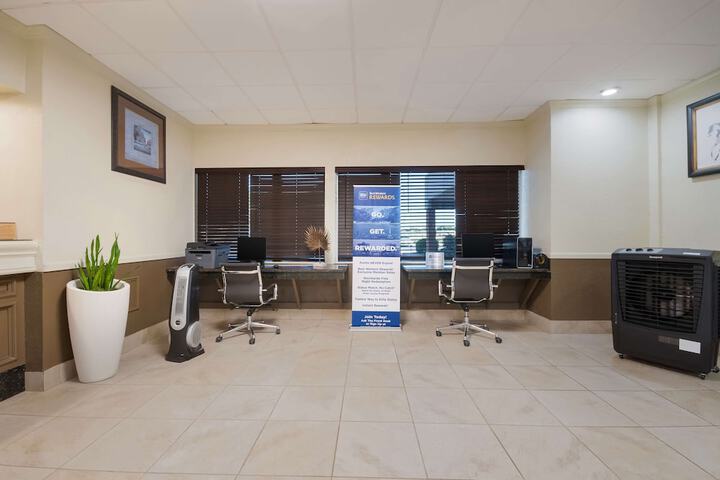 Business Center 42 of 43