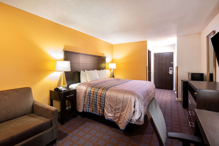 Room 25 of 41