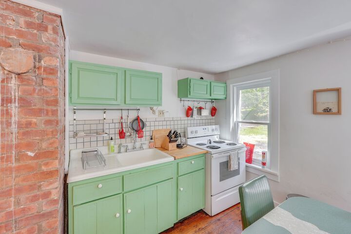 Updated / pet-friendly Cabin by Hikes and Woodstock!