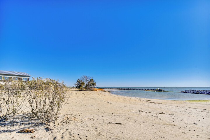 Walk to Beach: Home w / Pool Access in White Stone