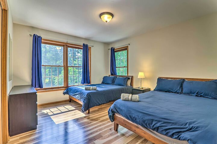 Poconos Retreat w / Game Room Hot Tub, & Sauna!