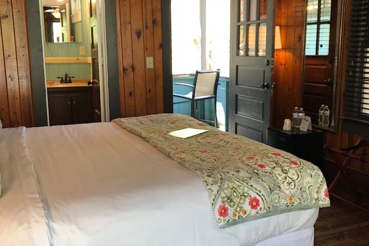 The Riverside Lodge at Chimney Rock