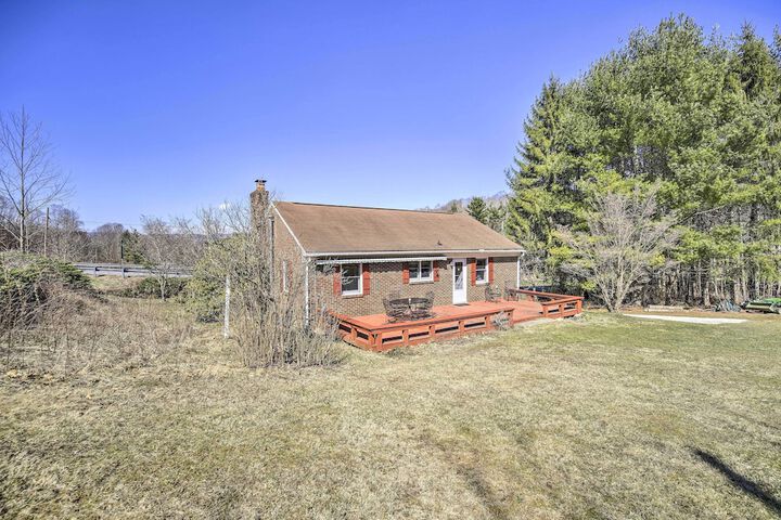 Quaint Creekside Home w / Spacious Deck & Yard