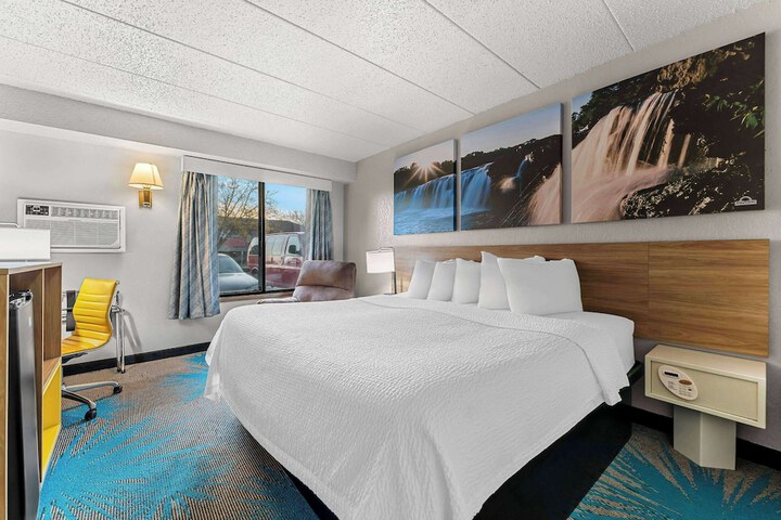 Room 36 of 40