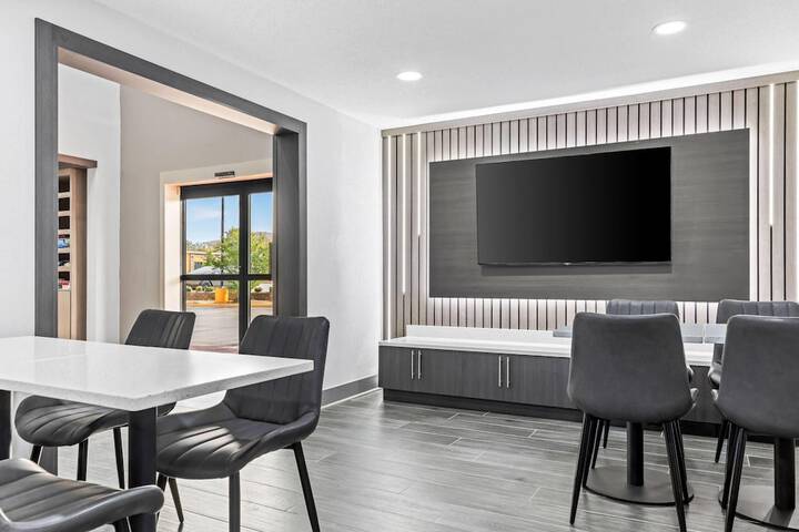 Super 8 by Wyndham Athens