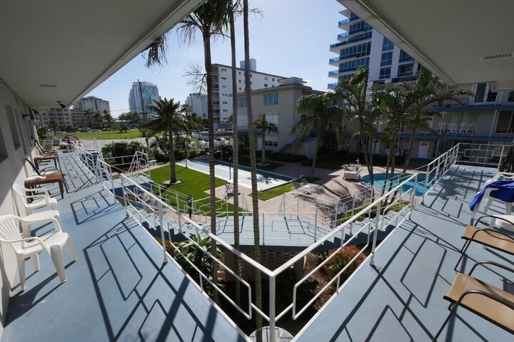 Hotel 4 of 184