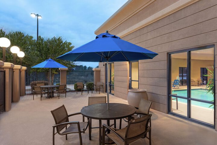 Terrace/Patio 38 of 39