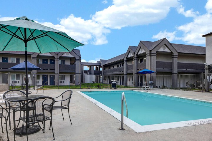 Pool 2 of 30