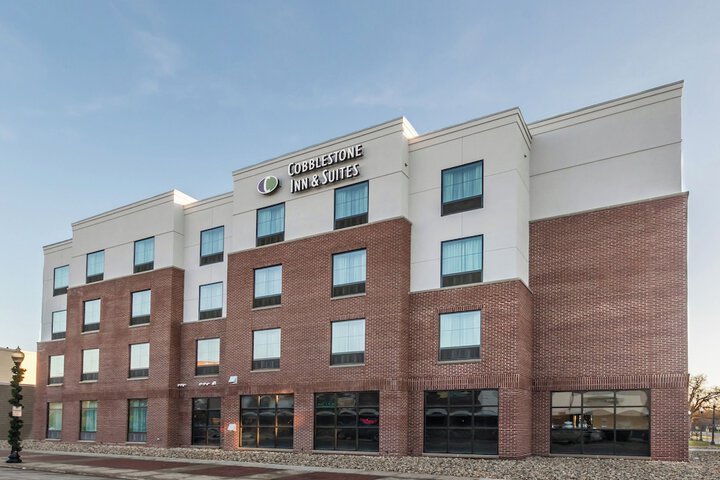Cobblestone Inn & Suites - Waverly
