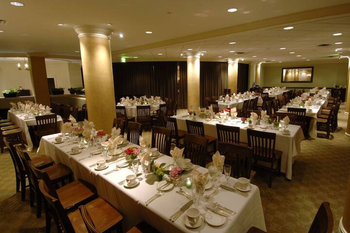 Ballroom/Hall 48 of 61