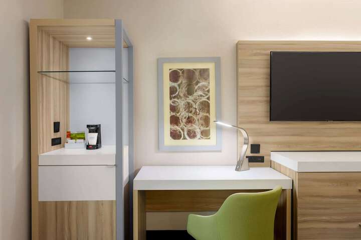 Room 26 of 33
