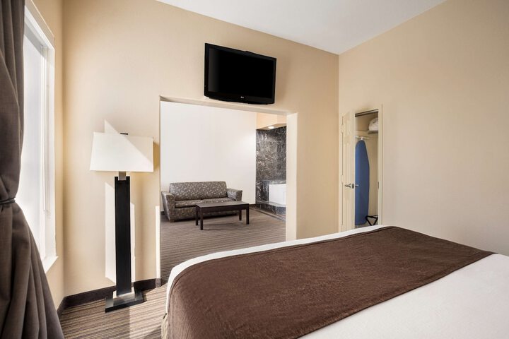 Room 32 of 45