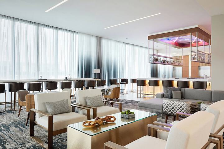 Lounge 65 of 72