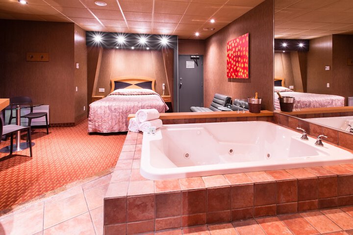 Hot Tub 74 of 78