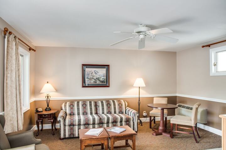 Room 36 of 102