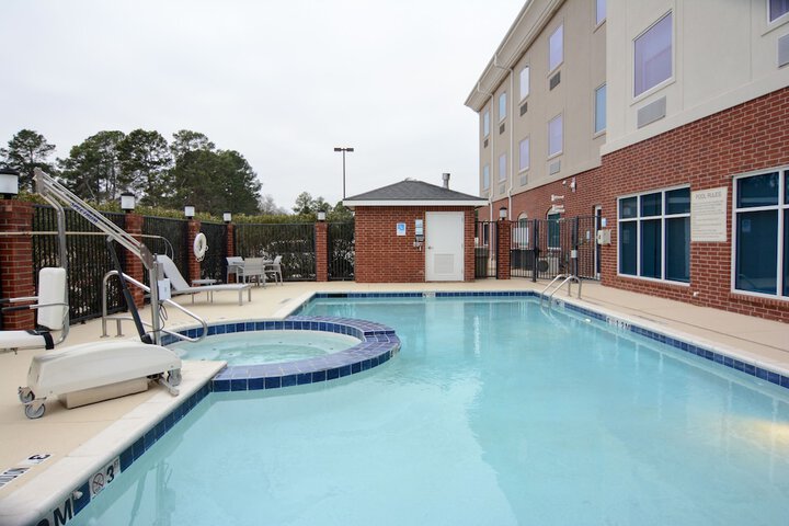 Holiday Inn Express & Suites New Boston by IHG
