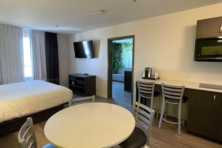 Room 21 of 77