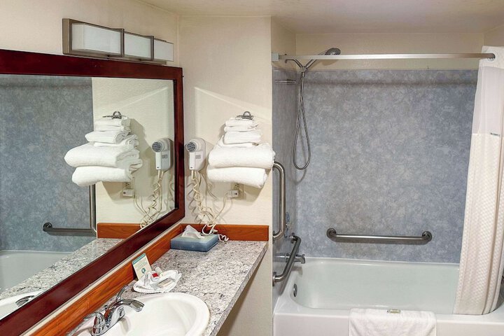 Room 9 of 34
