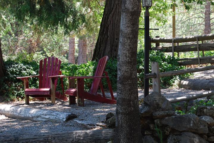 The Davies Family Inn