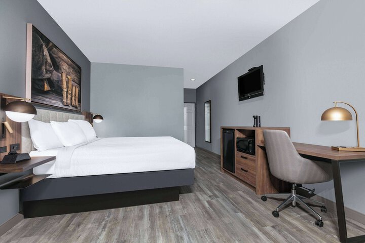 Room 16 of 43