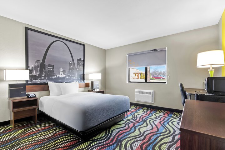 Super 8 by Wyndham Farmington