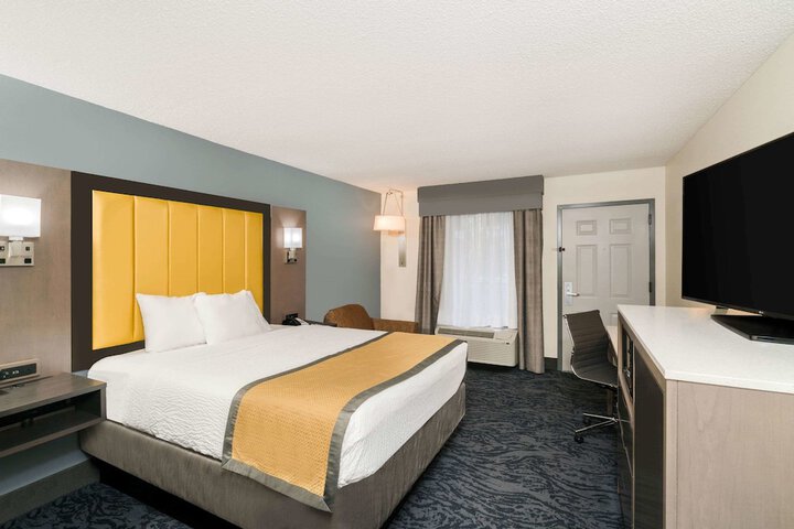 Room 13 of 27